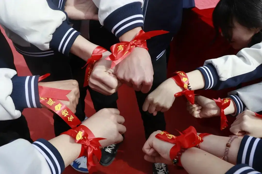 【2024高考备战】同心筑梦战高考,奋楫远航誓凯旋——我校2021级誓师大会纪实-第28张图片-四季读书网