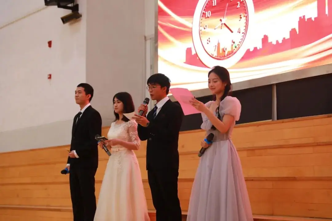 决战高考 拼搏未来|深圳市艺术高中成人礼暨高考百日誓师大会顺利举办-第3张图片-四季读书网