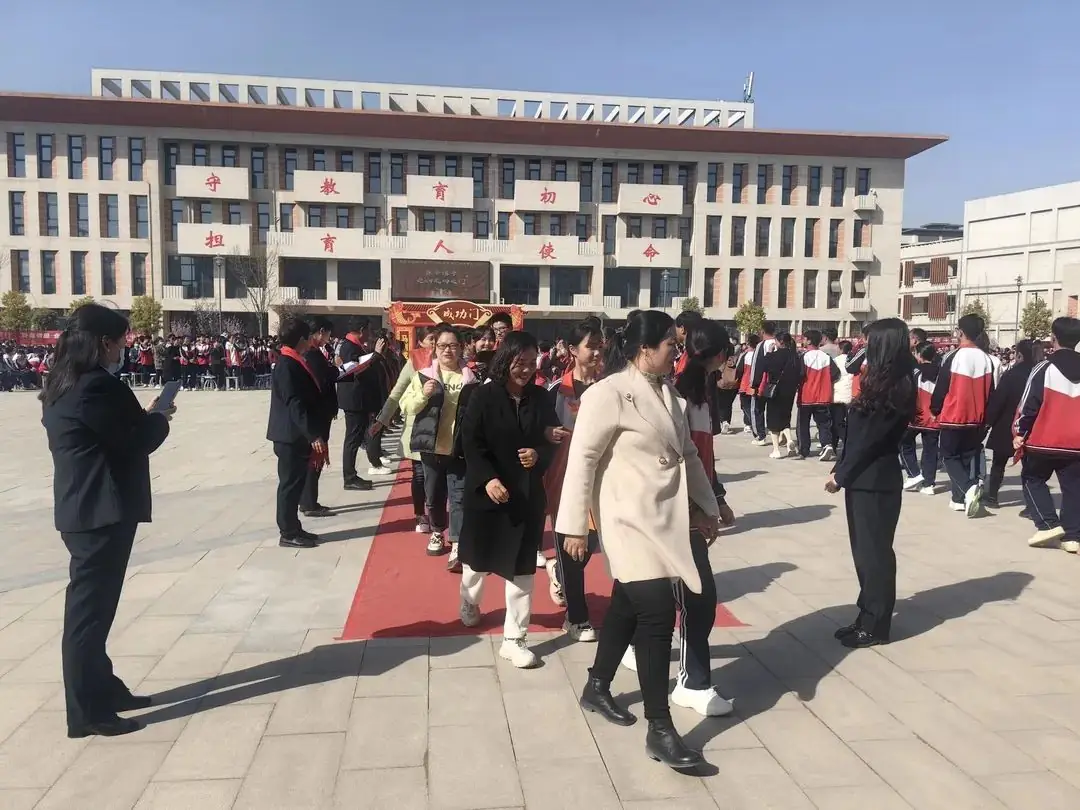 龙行龘龘拼百日 同心合力赢中考——民权县鲲鹏学校2024年中考百日誓师大会-第36张图片-四季读书网 龙行龘龘拼百日 同心合力赢中考——民权县鲲鹏学校2024年中考百日誓师大会-第36张图片-四季读书网