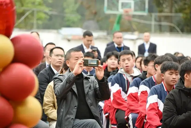 【决战中考,为梦想而战】——从江二中举行2024届中考百日誓师大会-第5张图片-四季读书网