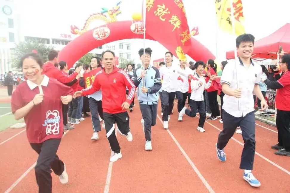 奋战百日赢中考 园艺振翅铸辉煌——南宁市园艺路学校2024年中考百日誓师大会-第79张图片-四季读书网