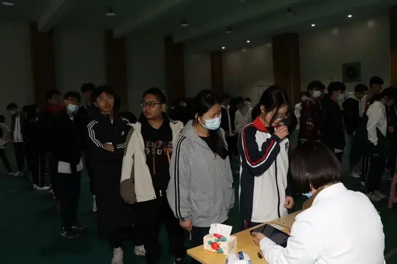 健康体检 迎战高考——河口区第一中学2024年高考查体工作顺利进行中-第66张图片-四季读书网