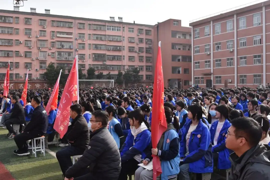 点燃激情 赢战高考——我校邀请方可教育金牌讲师刘勇作励志演讲-第10张图片-四季读书网