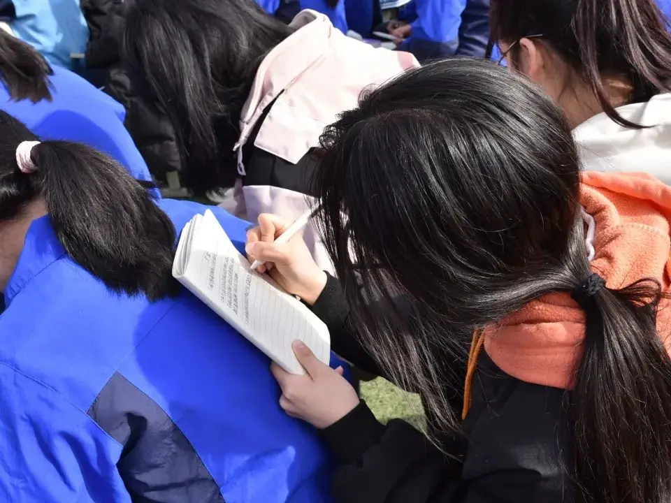 点燃激情 赢战高考——我校邀请方可教育金牌讲师刘勇作励志演讲-第35张图片-四季读书网