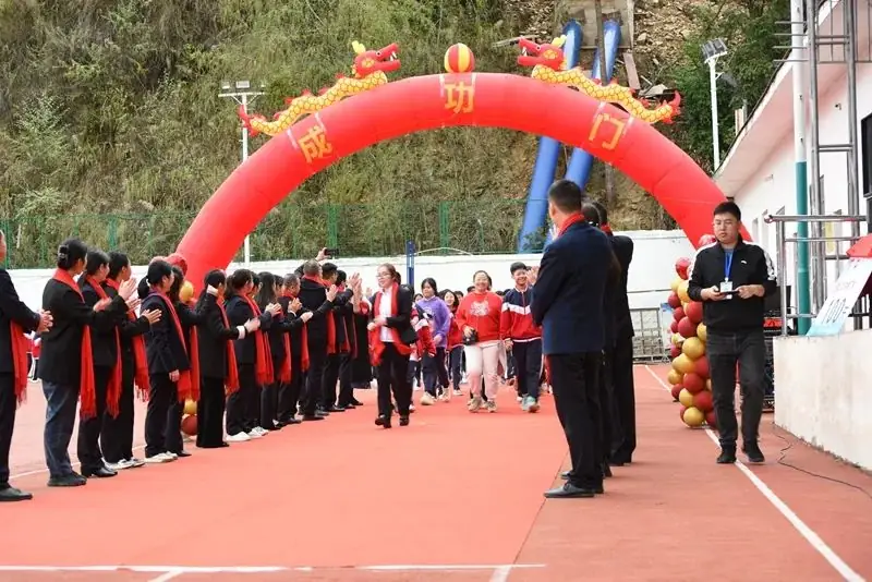 【决战中考,为梦想而战】——从江二中举行2024届中考百日誓师大会-第19张图片-四季读书网