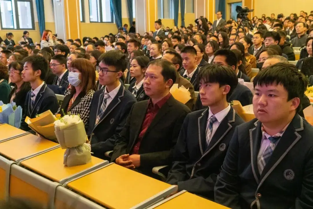 十八志,战高考 | 云南师范大学实验中学高2024届十八岁成人礼暨高考誓师大会-第33张图片-四季读书网