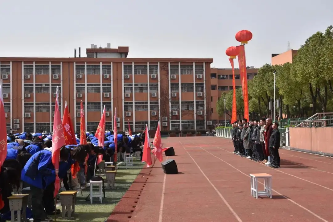 点燃激情 赢战高考——我校邀请方可教育金牌讲师刘勇作励志演讲-第32张图片-四季读书网