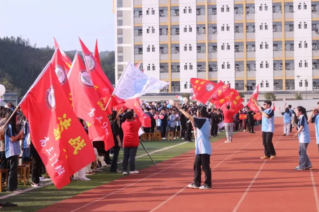 十八而志 决战高考——三江民族高中举行2024届高三成人礼暨高考80天冲刺誓师大会-第11张图片-四季读书网