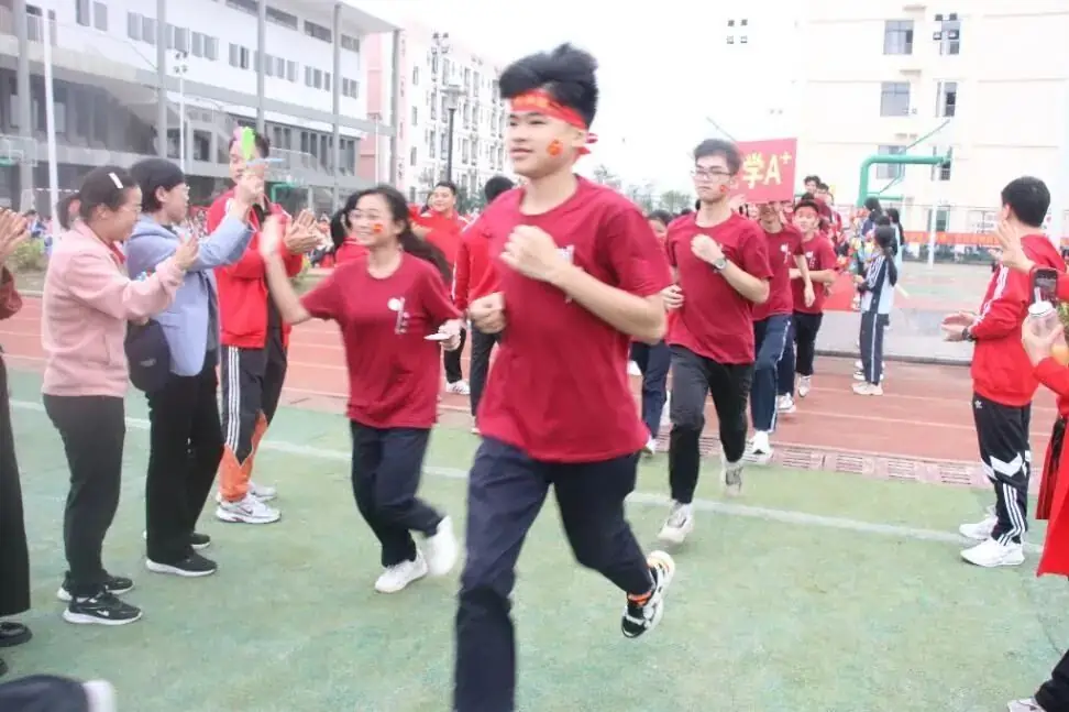 奋战百日赢中考 园艺振翅铸辉煌——南宁市园艺路学校2024年中考百日誓师大会-第22张图片-四季读书网