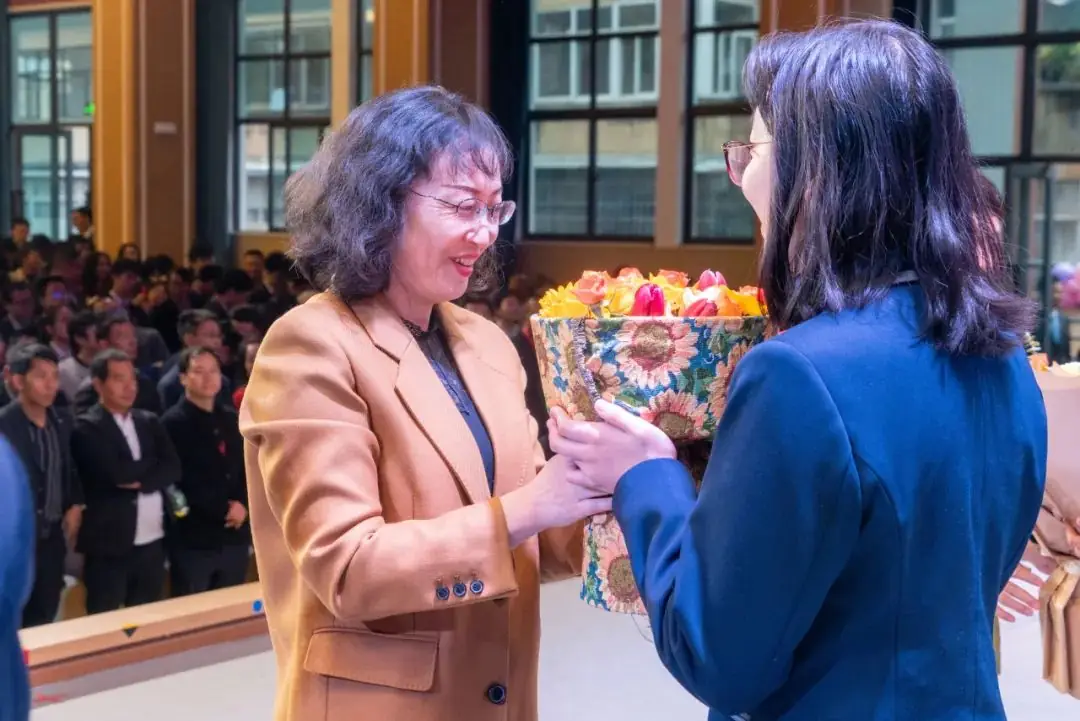 十八志,战高考 | 云南师范大学实验中学高2024届十八岁成人礼暨高考誓师大会-第40张图片-四季读书网