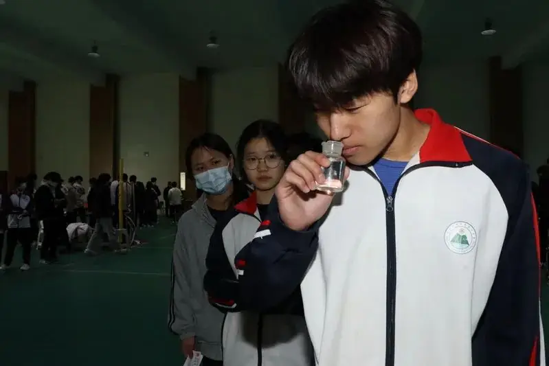 健康体检 迎战高考——河口区第一中学2024年高考查体工作顺利进行中-第64张图片-四季读书网