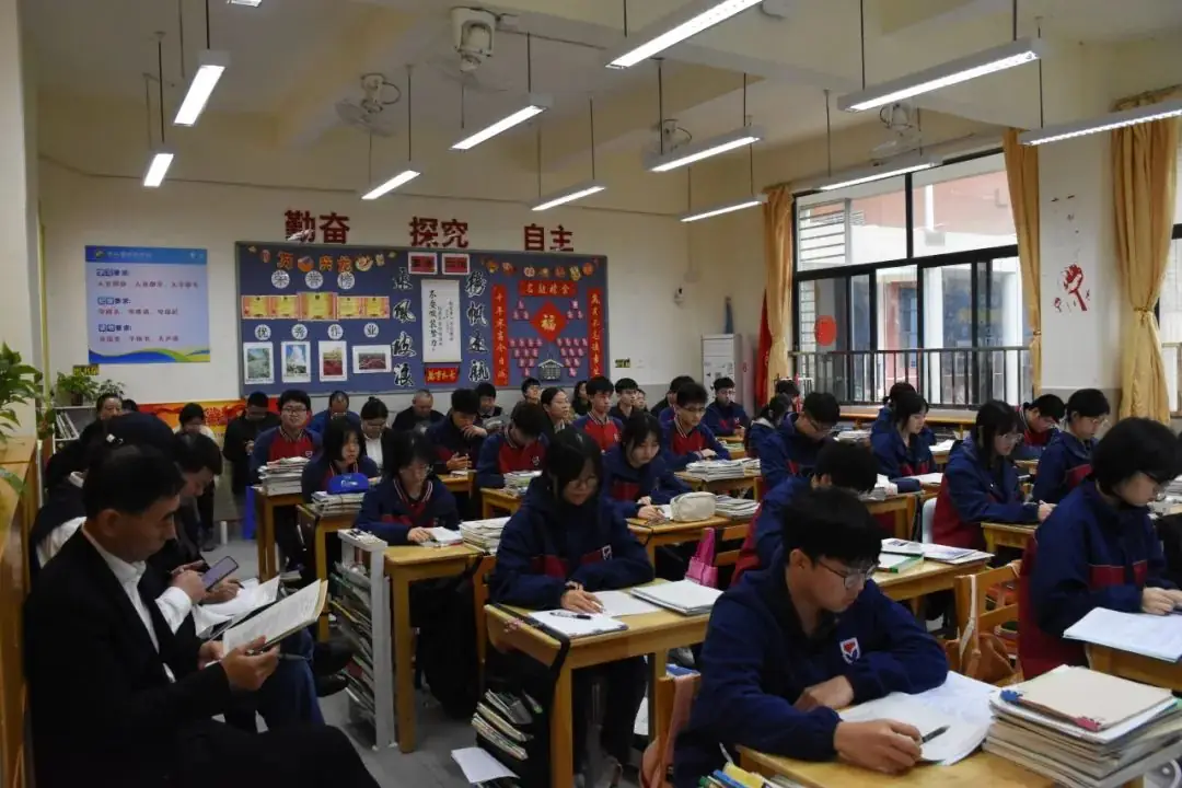 【聚焦高考·共研良策】教育部课程教材研究所专家入校指导暨碧桂园学校高考备考策略研讨会-第47张图片-四季读书网