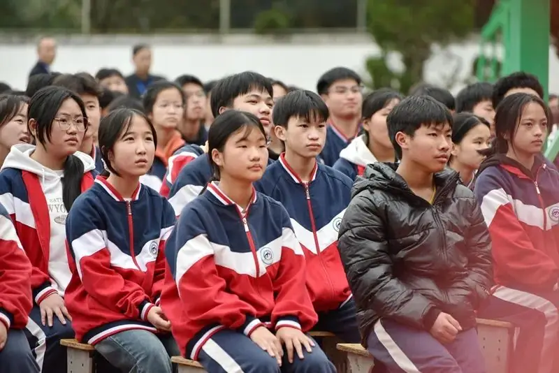 【决战中考,为梦想而战】——从江二中举行2024届中考百日誓师大会-第4张图片-四季读书网