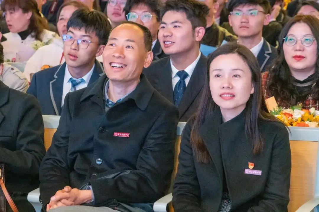 十八志,战高考 | 云南师范大学实验中学高2024届十八岁成人礼暨高考誓师大会-第19张图片-四季读书网