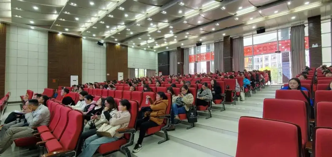 “辰风”破浪铸辉煌 共谋高考新篇章 | 2024年高考桂林市复习备考全员培训会(英语科目)在我校召开-第8张图片-四季读书网