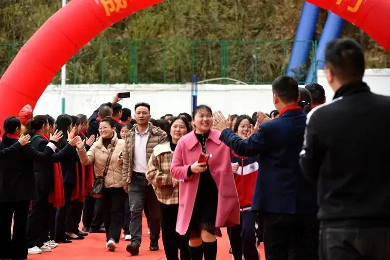 【决战中考,为梦想而战】——从江二中举行2024届中考百日誓师大会-第25张图片-四季读书网
