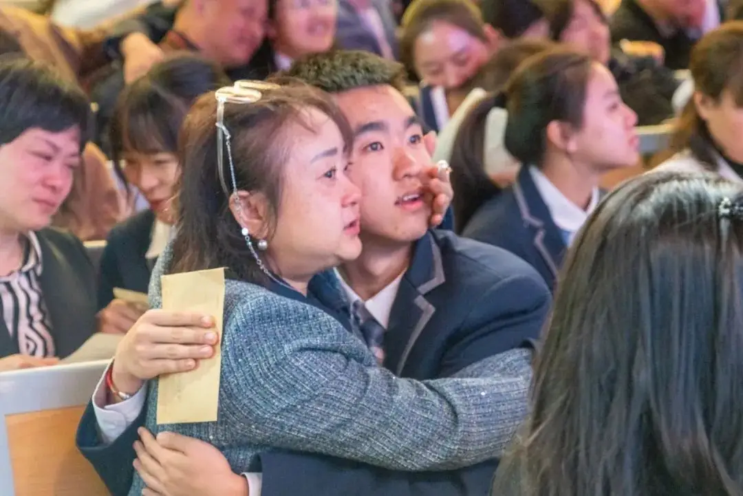 十八志,战高考 | 云南师范大学实验中学高2024届十八岁成人礼暨高考誓师大会-第59张图片-四季读书网