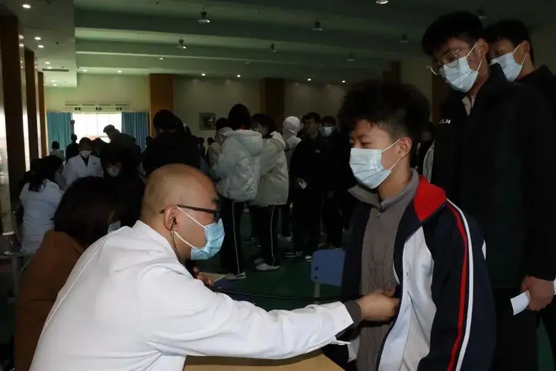 健康体检 迎战高考——河口区第一中学2024年高考查体工作顺利进行中-第40张图片-四季读书网