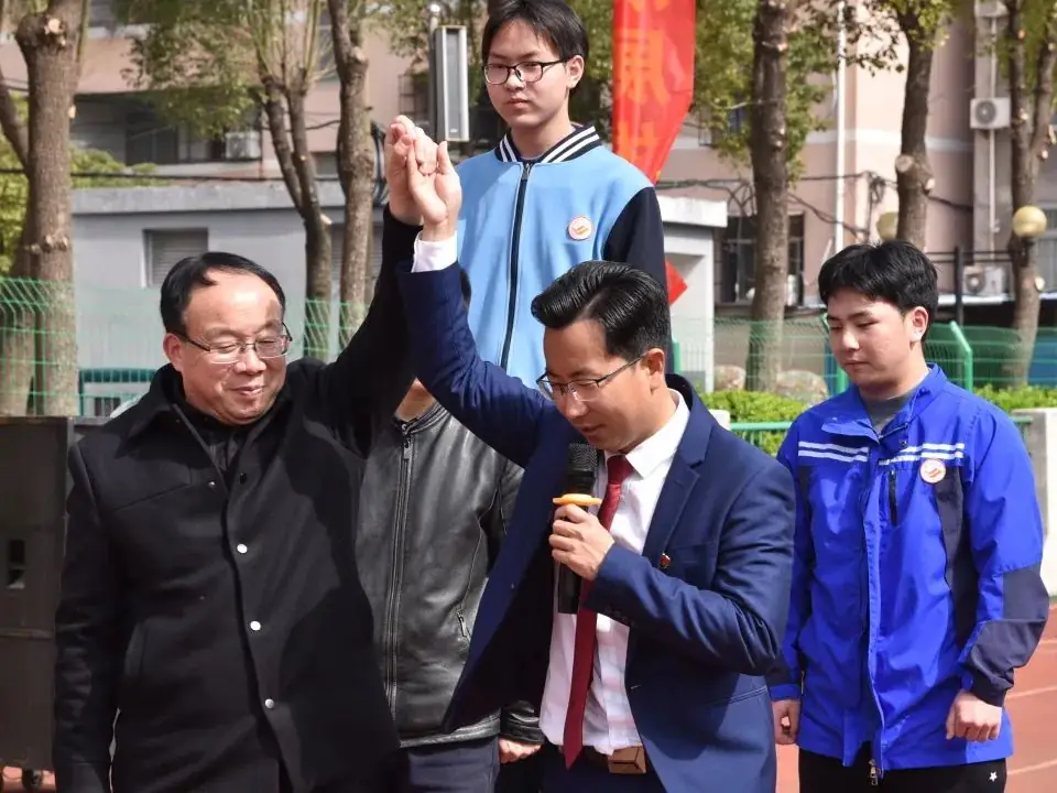 点燃激情 赢战高考——我校邀请方可教育金牌讲师刘勇作励志演讲-第36张图片-四季读书网
