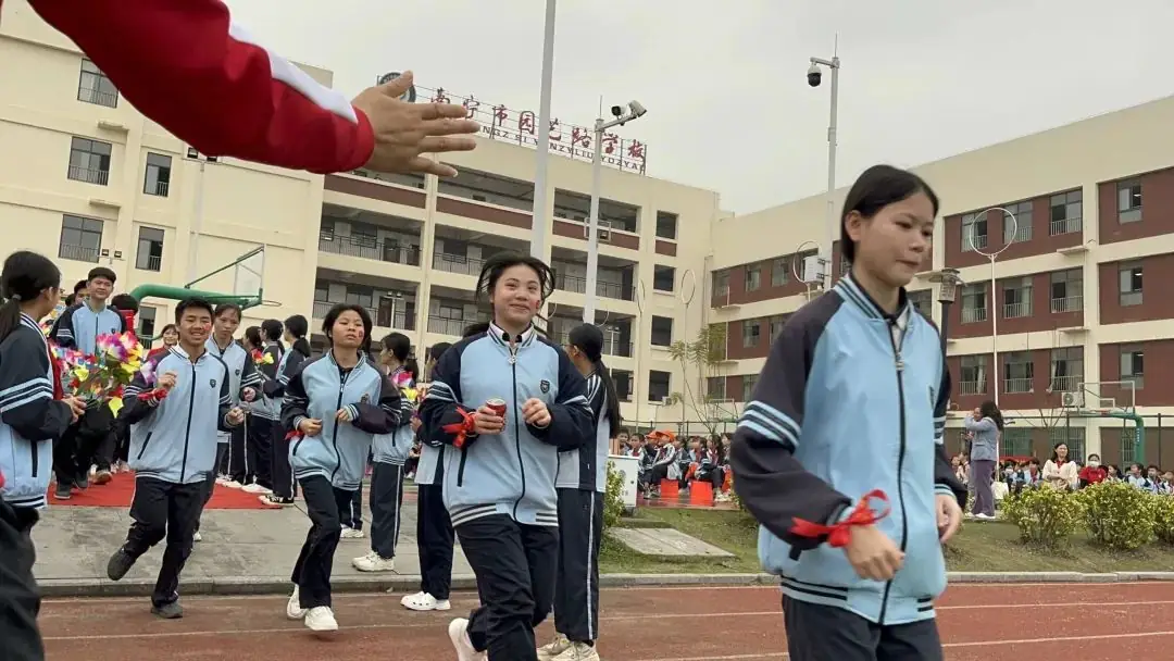 奋战百日赢中考 园艺振翅铸辉煌——南宁市园艺路学校2024年中考百日誓师大会-第28张图片-四季读书网