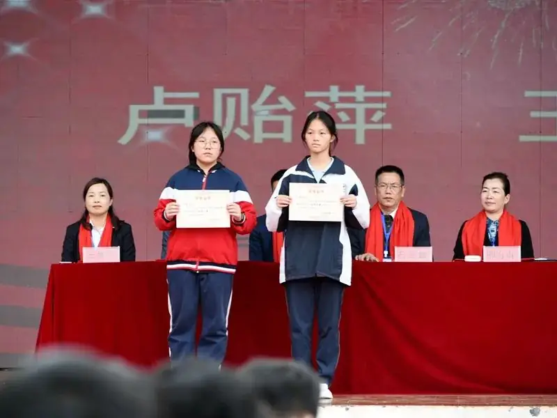 【决战中考,为梦想而战】——从江二中举行2024届中考百日誓师大会-第10张图片-四季读书网