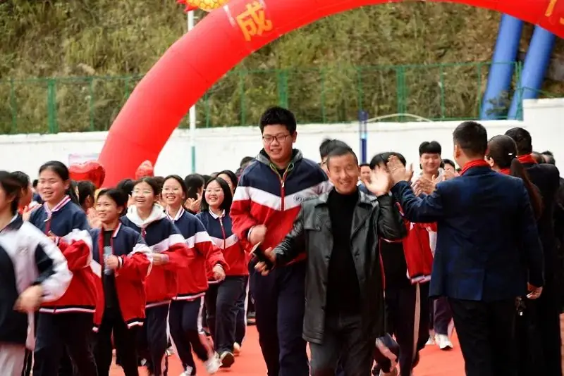 【决战中考,为梦想而战】——从江二中举行2024届中考百日誓师大会-第20张图片-四季读书网