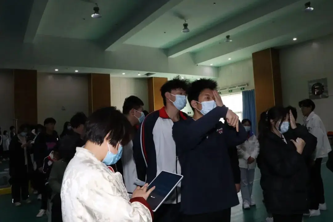 健康体检 迎战高考——河口区第一中学2024年高考查体工作顺利进行中-第10张图片-四季读书网