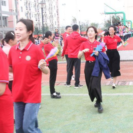 奋战百日赢中考 园艺振翅铸辉煌——南宁市园艺路学校2024年中考百日誓师大会-第15张图片-四季读书网