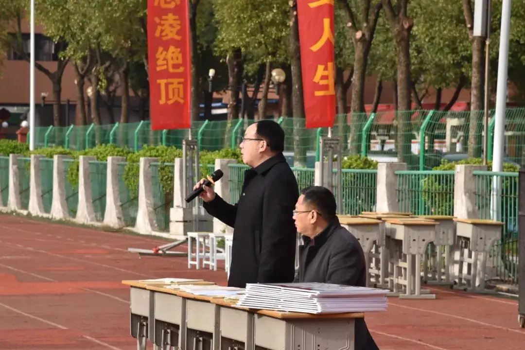 点燃激情 赢战高考——我校邀请方可教育金牌讲师刘勇作励志演讲-第17张图片-四季读书网