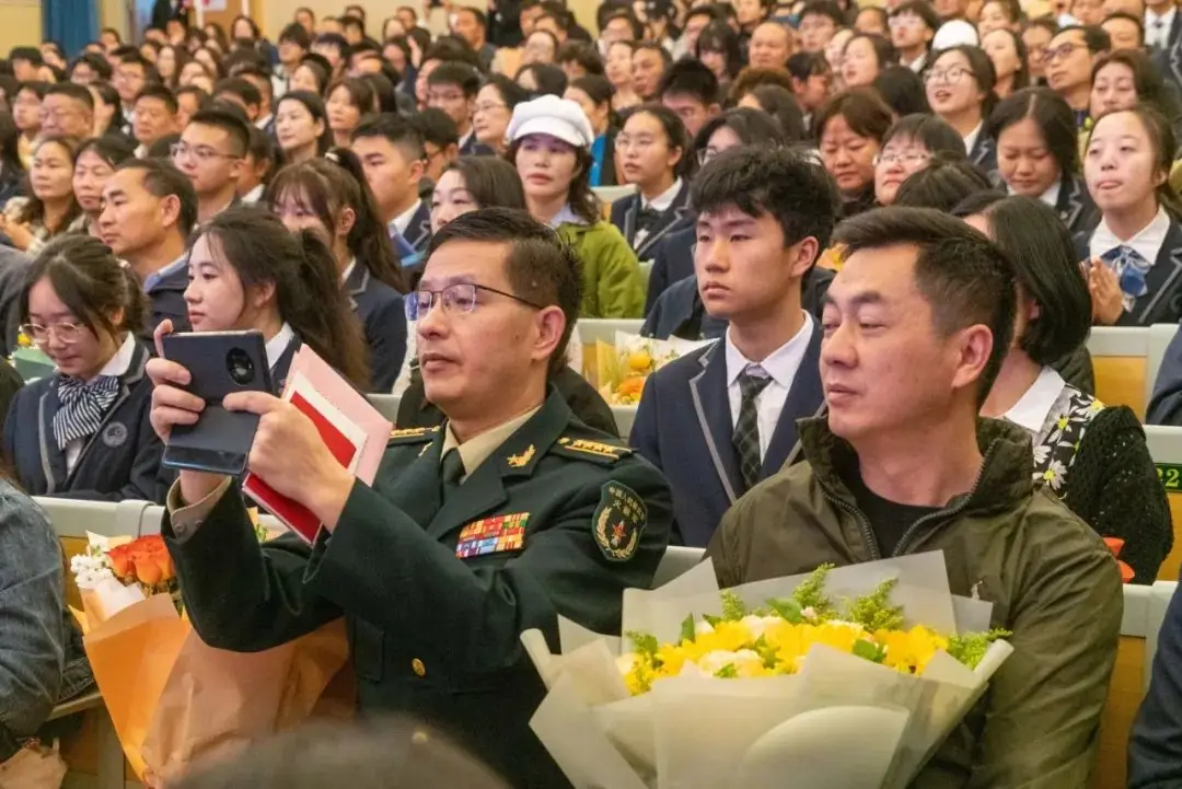 十八志,战高考 | 云南师范大学实验中学高2024届十八岁成人礼暨高考誓师大会-第21张图片-四季读书网