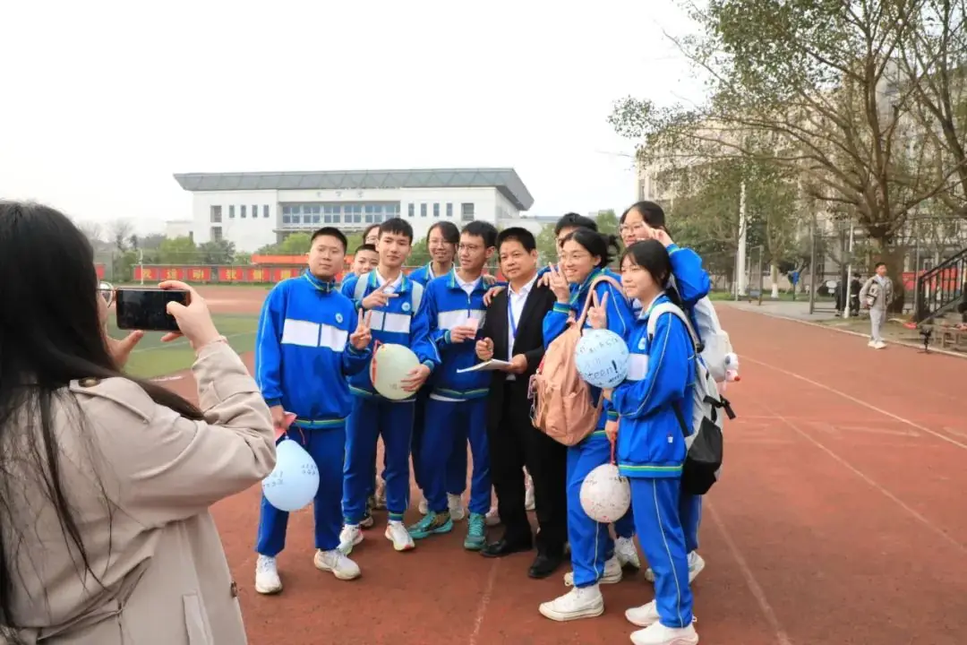 百日誓师酬壮志,六月中考铸辉煌——钦州市第一中学2024年中考百日誓师大会-第52张图片-四季读书网