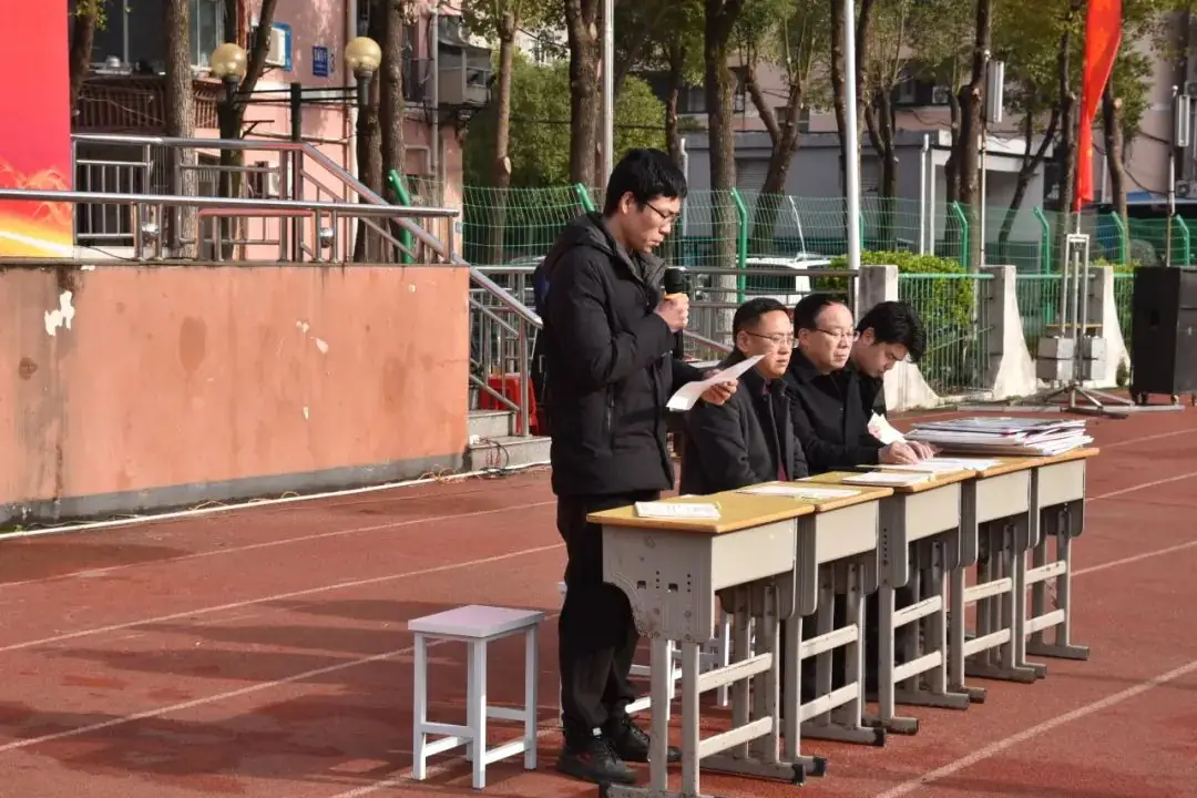 点燃激情 赢战高考——我校邀请方可教育金牌讲师刘勇作励志演讲-第11张图片-四季读书网