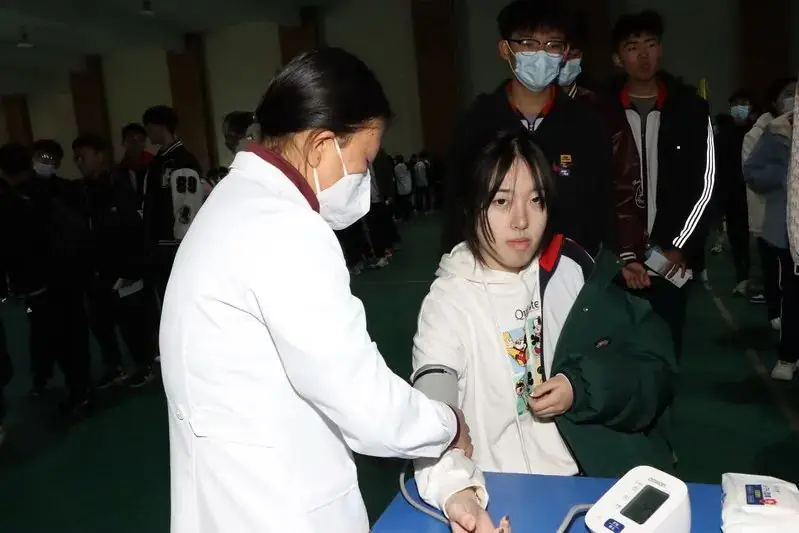 健康体检 迎战高考——河口区第一中学2024年高考查体工作顺利进行中-第58张图片-四季读书网
