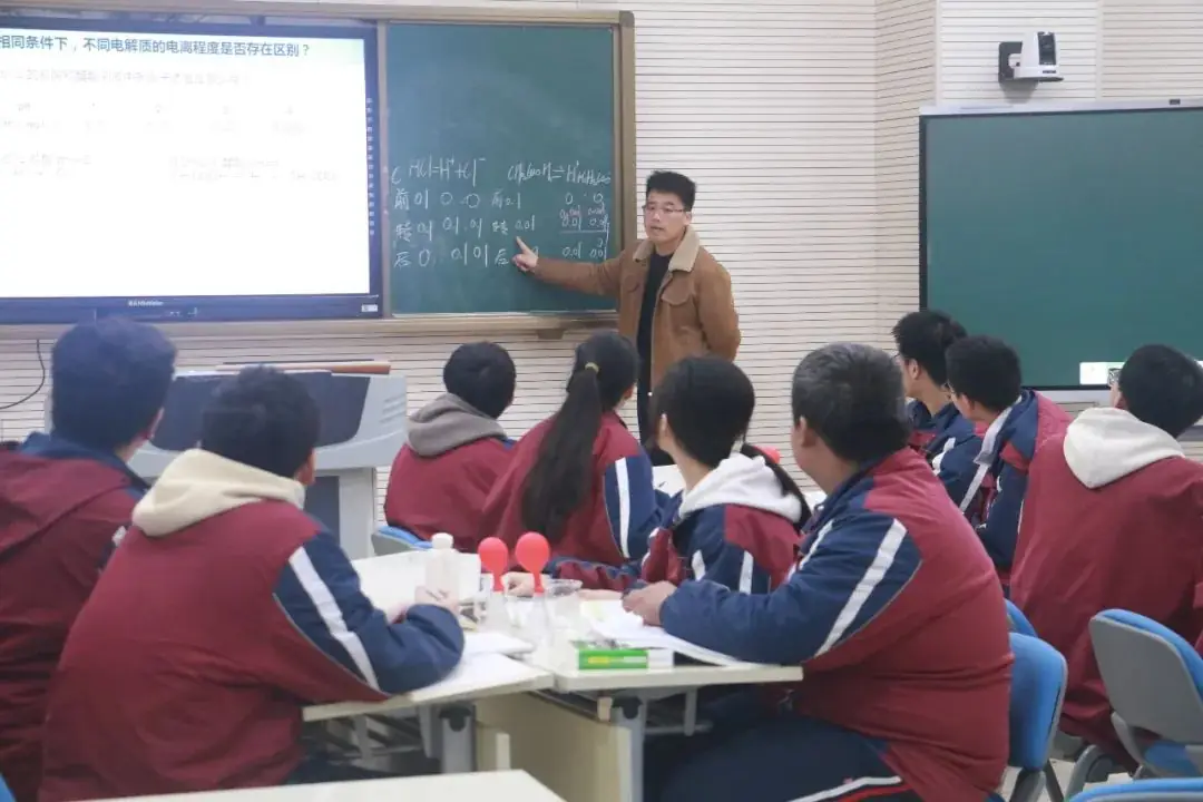 悟透高考题 为学生备考赋能加分——贾汪中学化学学科教研活动-第4张图片-四季读书网