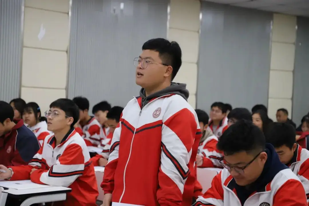 教学视导赋能课堂 引领高考提质增效 | 我校举行遵义市2024年中小学数学三年提质行动专项视导高中数学学科暨送教送培活动-第8张图片-四季读书网