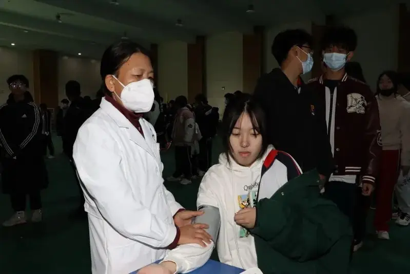 健康体检 迎战高考——河口区第一中学2024年高考查体工作顺利进行中-第60张图片-四季读书网