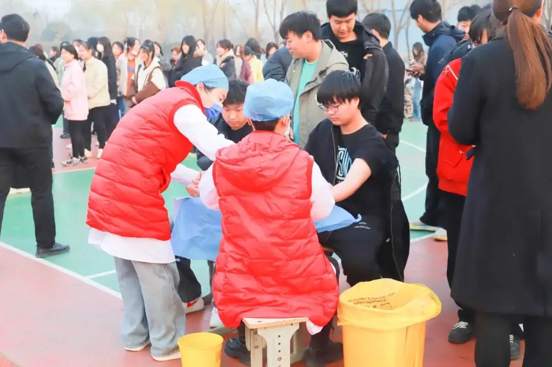 助力高考,健康护航 | 我校顺利完成 2024 年高考抽血体检工作-第5张图片-四季读书网 助力高考,健康护航 | 我校顺利完成 2024 年高考抽血体检工作-第5张图片-四季读书网