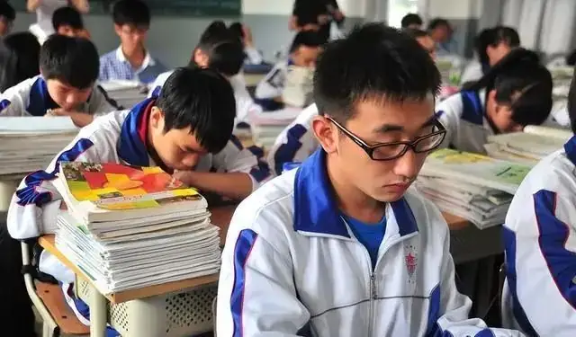 高考第一关永远考语文,百分之九十的学生不知道原因-第1张图片-四季读书网