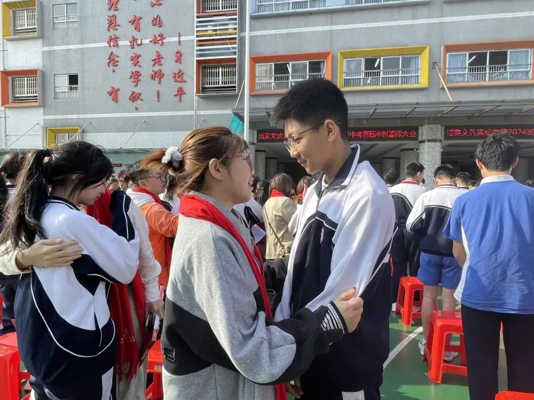 培英文武实验学校隆重举行2024届中考百日冲刺誓师大会-第31张图片-四季读书网 培英文武实验学校隆重举行2024届中考百日冲刺誓师大会-第31张图片-四季读书网