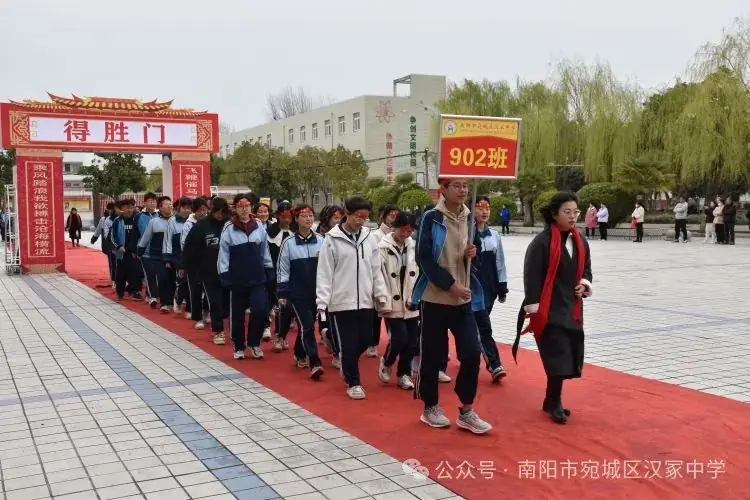 汉冢中学召开决战中考百日誓师大会-第4张图片-四季读书网 汉冢中学召开决战中考百日誓师大会-第4张图片-四季读书网