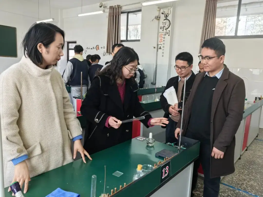 中考实验操作考试如何得满分?高新区理化生名师工作室来支招!-第3张图片-四季读书网 中考实验操作考试如何得满分?高新区理化生名师工作室来支招!-第3张图片-四季读书网