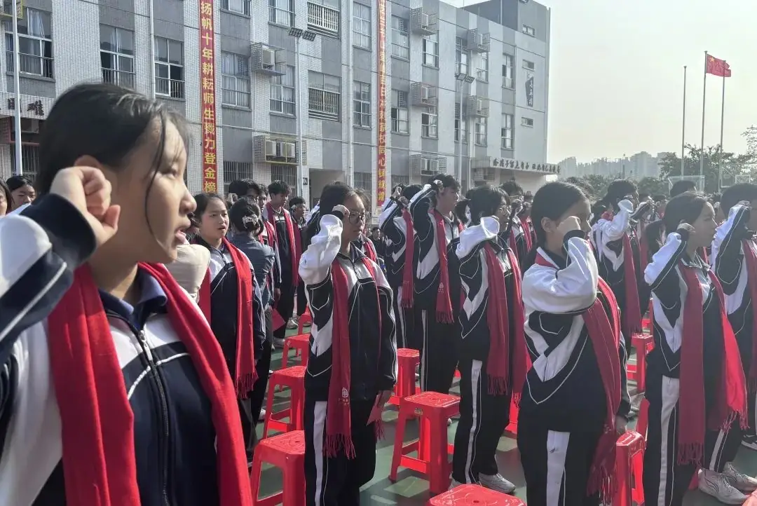 培英文武实验学校隆重举行2024届中考百日冲刺誓师大会-第19张图片-四季读书网 培英文武实验学校隆重举行2024届中考百日冲刺誓师大会-第19张图片-四季读书网