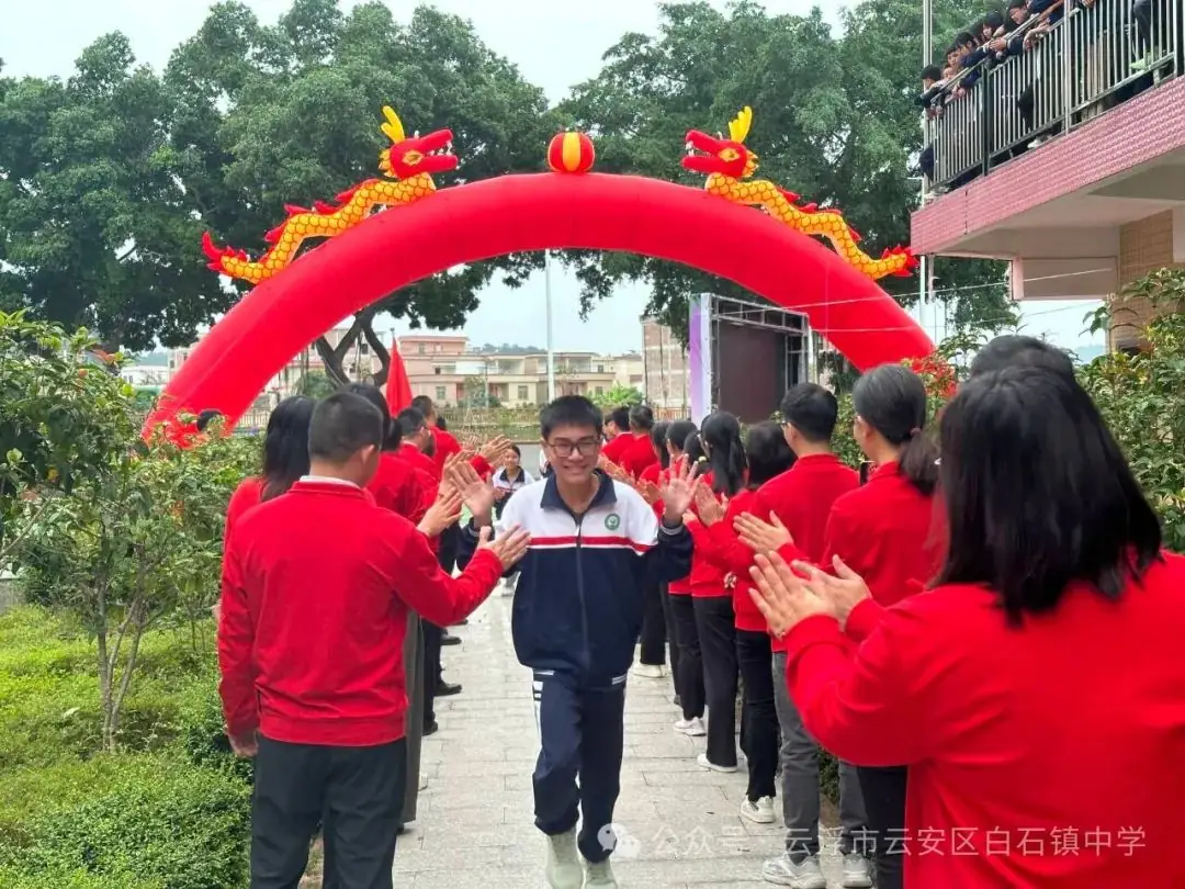 决战百日    圆梦中考——白石中学举行中考百日冲刺誓师大会-第14张图片-四季读书网