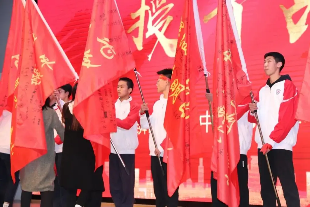 决胜中考,共创辉煌-----麒麟区第七中学2024中考冲刺誓师大会-第7张图片-四季读书网