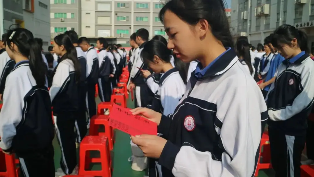 培英文武实验学校隆重举行2024届中考百日冲刺誓师大会-第40张图片-四季读书网 培英文武实验学校隆重举行2024届中考百日冲刺誓师大会-第40张图片-四季读书网