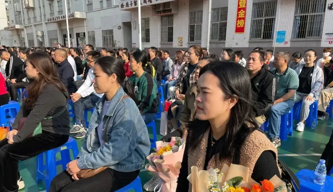 培英文武实验学校隆重举行2024届中考百日冲刺誓师大会-第44张图片-四季读书网 培英文武实验学校隆重举行2024届中考百日冲刺誓师大会-第44张图片-四季读书网