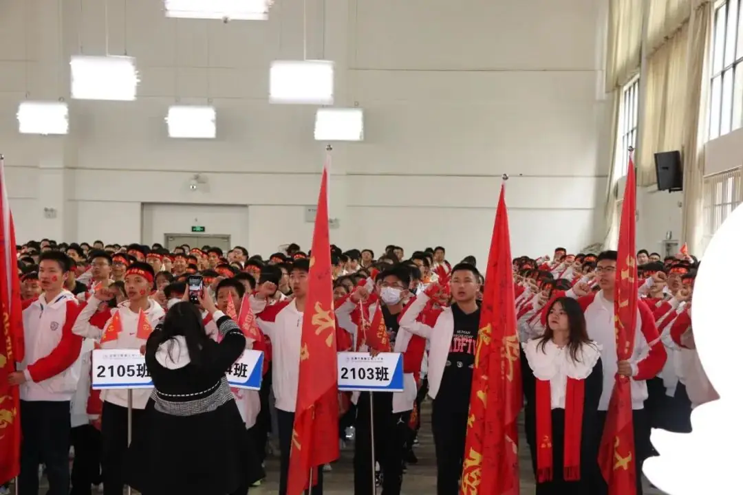 决胜中考,共创辉煌-----麒麟区第七中学2024中考冲刺誓师大会-第16张图片-四季读书网