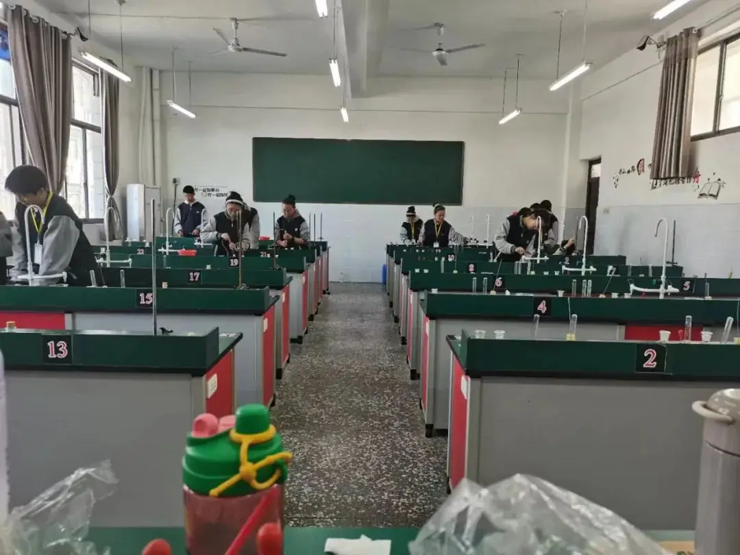 中考实验操作考试如何得满分?高新区理化生名师工作室来支招!-第5张图片-四季读书网 中考实验操作考试如何得满分?高新区理化生名师工作室来支招!-第5张图片-四季读书网