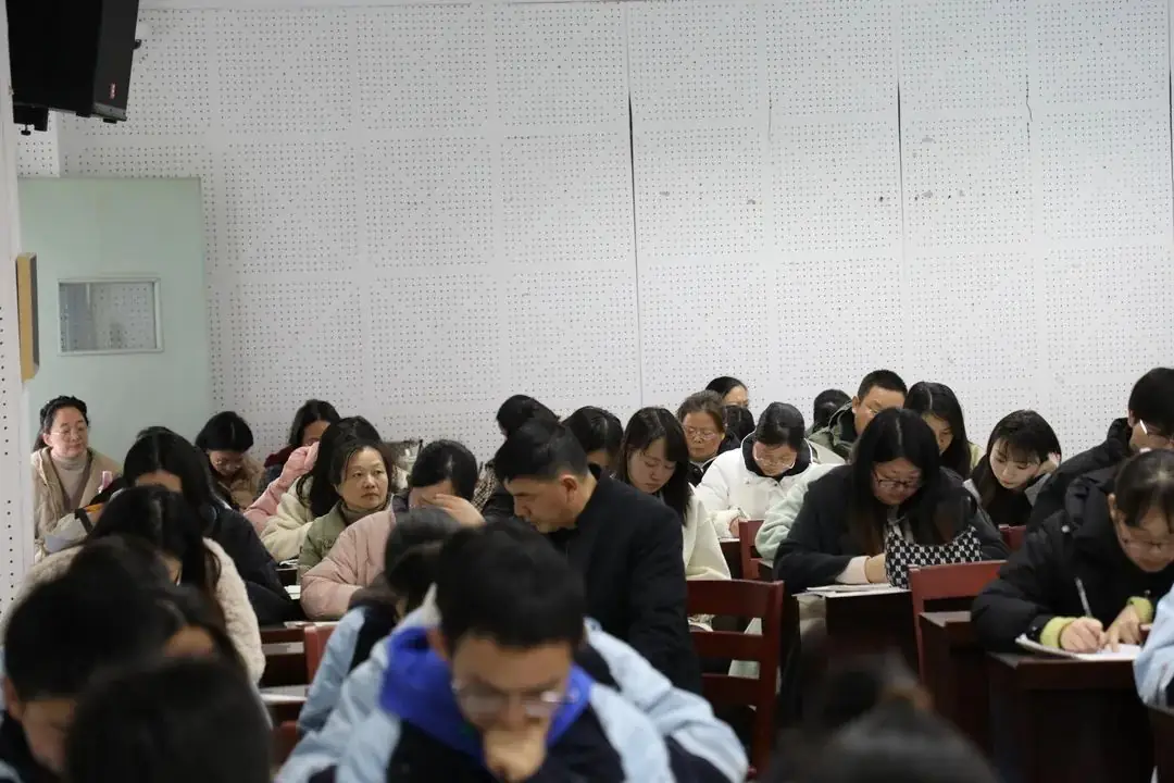 如东县中考语文一轮复习研讨活动在实验中学举行-第13张图片-四季读书网 如东县中考语文一轮复习研讨活动在实验中学举行-第13张图片-四季读书网
