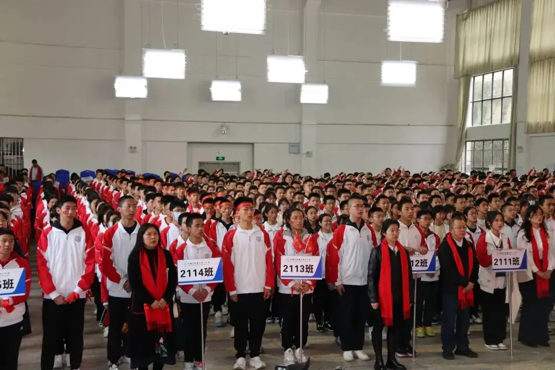 决胜中考,共创辉煌-----麒麟区第七中学2024中考冲刺誓师大会-第5张图片-四季读书网